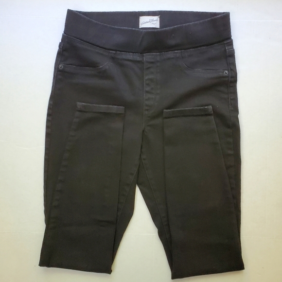 Universal Thread - Picture 1 of 12